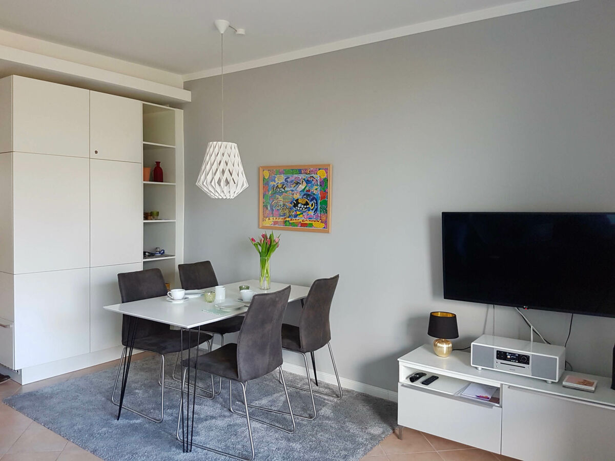 Essecke mit TV-Schrank