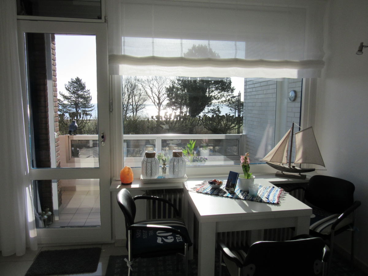 gemütlicher Esstisch