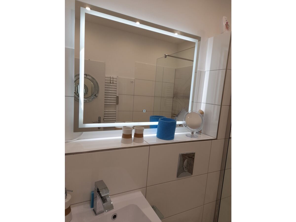 beleuchteter Badspiegel