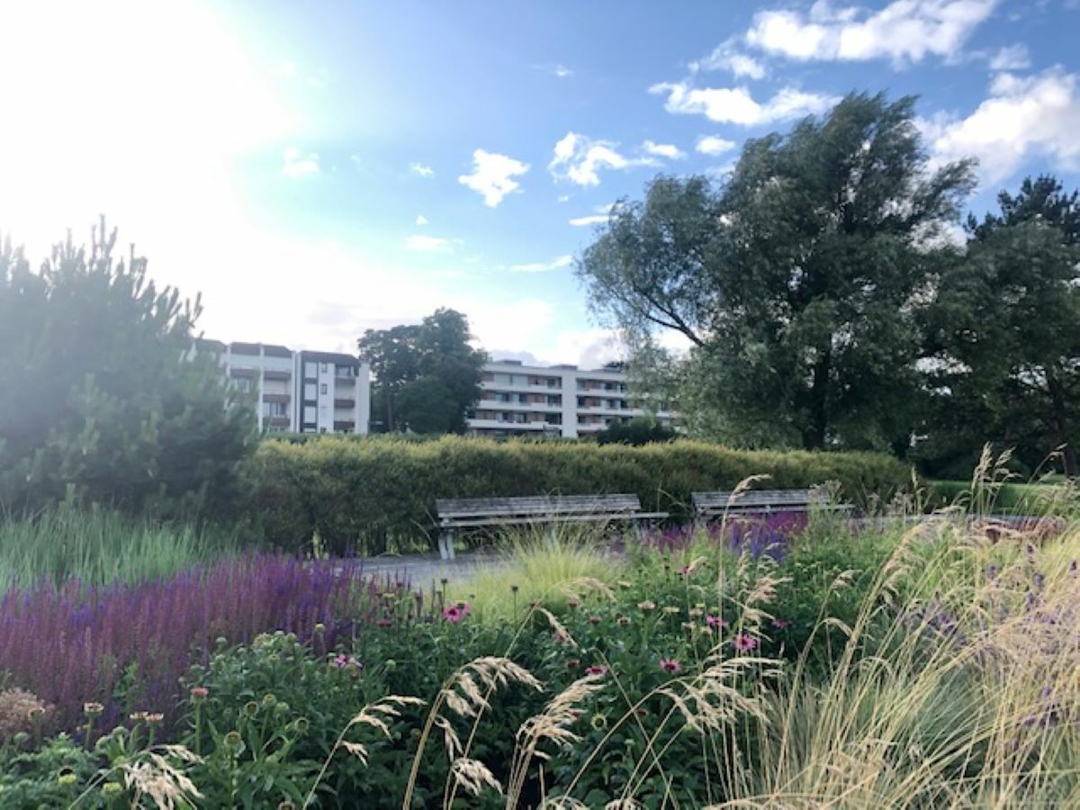 Blick von der Promenade auf das Haus