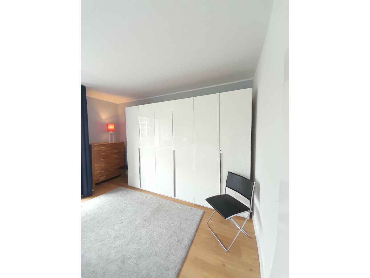 großer Kleiderschrank