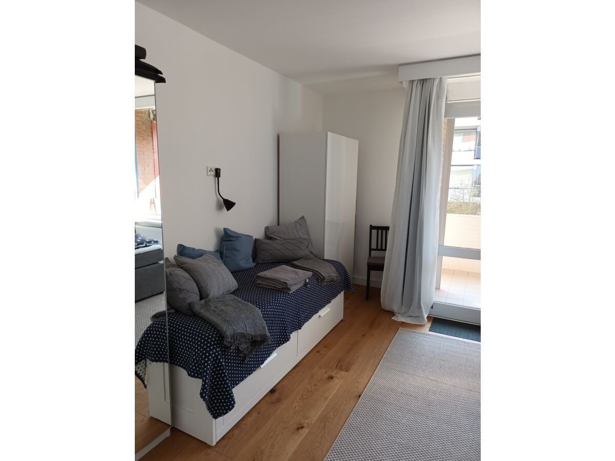 zus.Bett(100cmx200cm) im Schlafzimmer