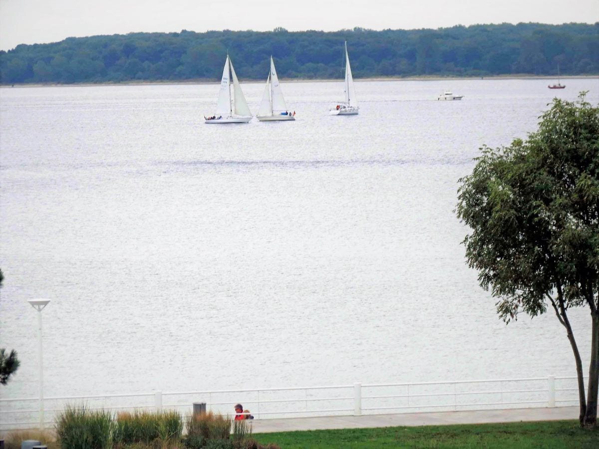 Genießen Sie den Ausblick vom Balkon