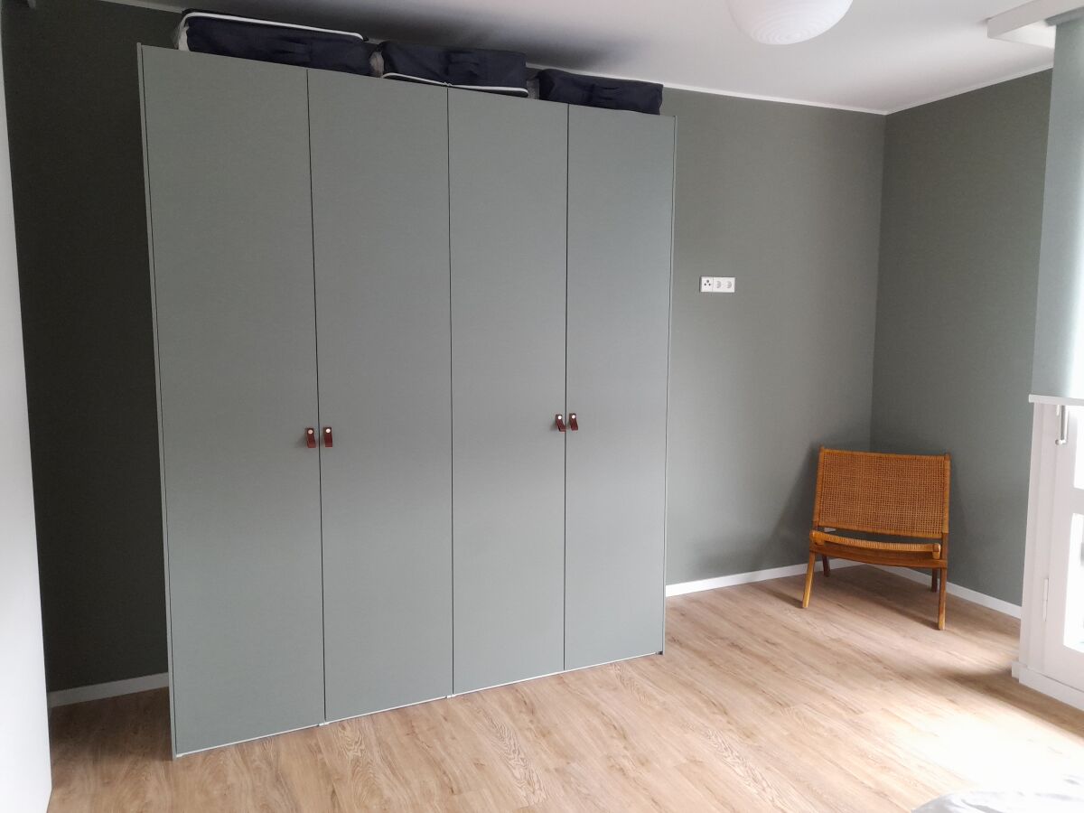 geräumiger Kleiderschrank