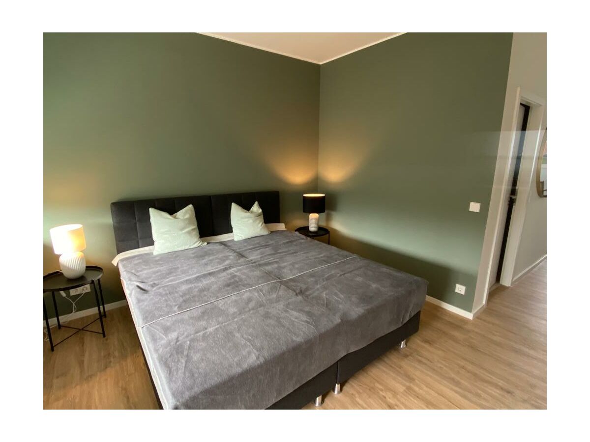 modernes Doppelbett( 180x200cm teilbar)